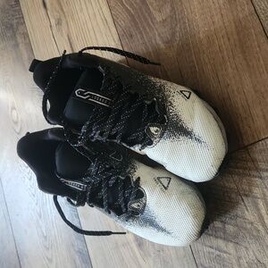 Football cleats 5.5 youth